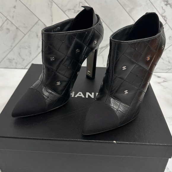 CHANEL SHORT BOOTS BLACK 94305 SIZE 38.5 - Picture 1 of 10